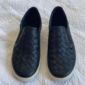 Ecco black leather slip on shoe. Size 6.5. Like New